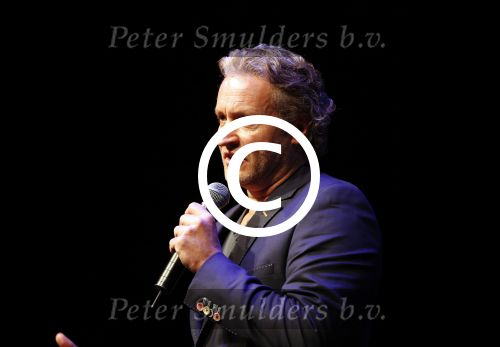 Amsterdam 18 april 2013
Presentatie X factor met presentator Martijn Krabbe en juryleden Ali B Candy Dulfer Angela Groothuizen en Gordon. Erland Galjaard
Peter Smulders bv