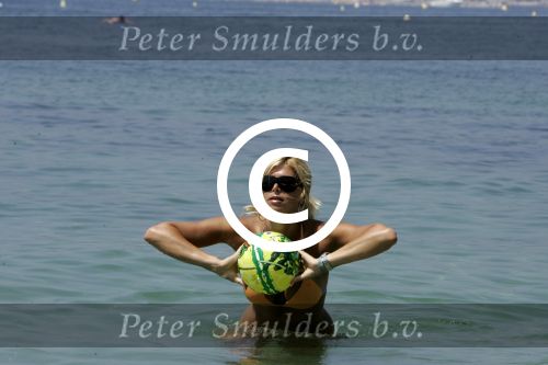 Juan les Pins 23 juli 2004
Estelle Gullit met Joel en Maxim op vakantie
Peter Smulders bv