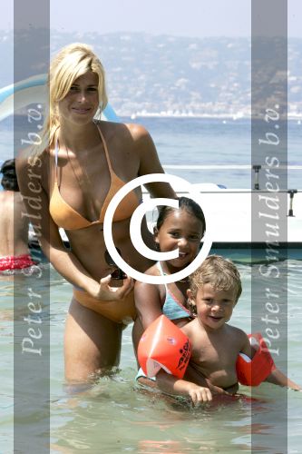 Juan les Pins 23 juli 2004
Estelle Gullit met Joel en Maxim op vakantie
Peter Smulders bv