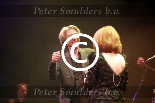 Amsterdam 2 april 2013
Liesbeth List krijgt uit handen van Mies Bouwman de radio Nostalgia ouvre award in het nieuwe de la mar theater. Frank Boeijen
Peter Smulders bv