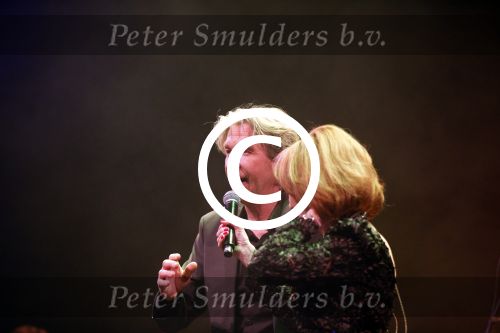 Amsterdam 2 april 2013
Liesbeth List krijgt uit handen van Mies Bouwman de radio Nostalgia ouvre award in het nieuwe de la mar theater. Frank Boeijen
Peter Smulders bv