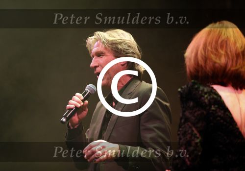 Amsterdam 2 april 2013
Liesbeth List krijgt uit handen van Mies Bouwman de radio Nostalgia ouvre award in het nieuwe de la mar theater. Frank Boeijen
Peter Smulders bv