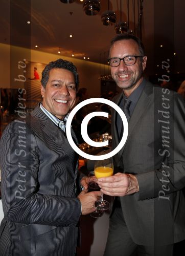Amsterdam 2 april 2013
Liesbeth List krijgt uit handen van Mies Bouwman de radio Nostalgia ouvre award in het nieuwe de la mar theater. Frank sanders en Paul v Ewijk
Peter Smulders bv