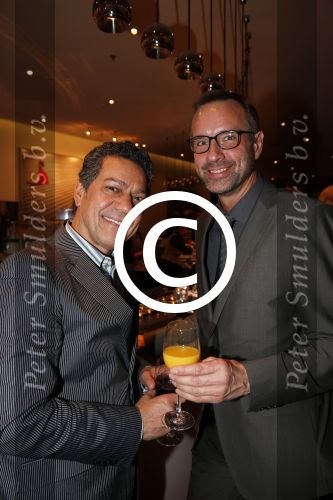Amsterdam 2 april 2013
Liesbeth List krijgt uit handen van Mies Bouwman de radio Nostalgia ouvre award in het nieuwe de la mar theater. Frank sanders en Paul v Ewijk
Peter Smulders bv