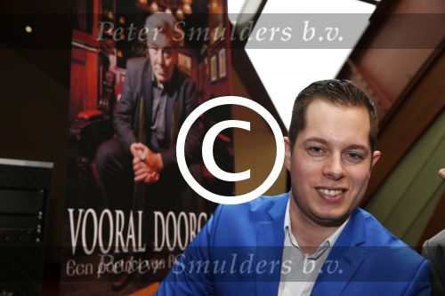 Amsterdam 11 april 2013
Presentatie boek over/van Barry Stevens in Carre. Frank waals
Peter Smulders bv