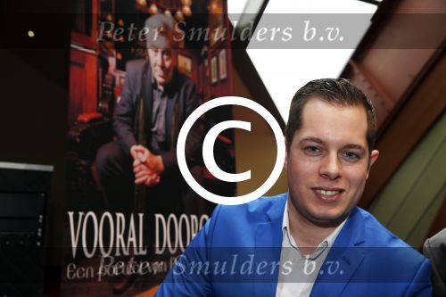 Amsterdam 11 april 2013
Presentatie boek over/van Barry Stevens in Carre. Frank waals
Peter Smulders bv