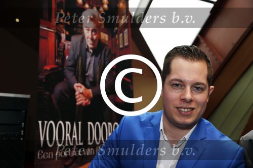 Amsterdam 11 april 2013
Presentatie boek over/van Barry Stevens in Carre. Frank waals
Peter Smulders bv