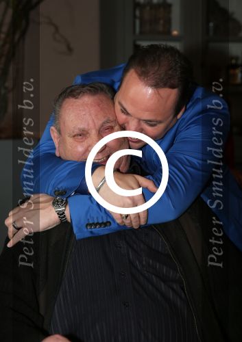 Fijnaart, 21 April 2013
Eerste Heilige Communie Frans Bauer Jr.
Chris Bauer enzoon Frans Bauer
Foto Peter Smulders