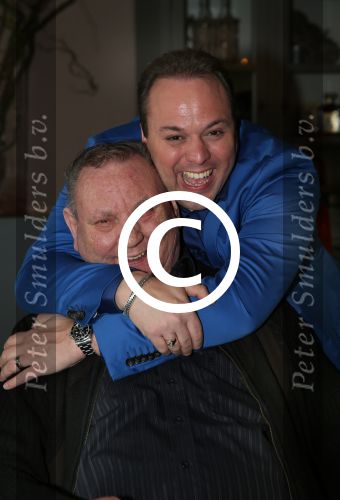 Fijnaart, 21 April 2013
Eerste Heilige Communie Frans Bauer Jr.
Chris Bauer enzoon Frans Bauer
Foto Peter Smulders