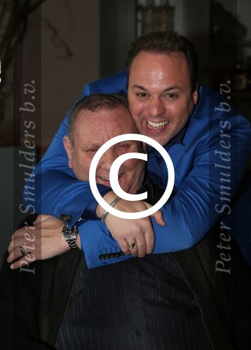 Fijnaart, 21 April 2013
Eerste Heilige Communie Frans Bauer Jr.
Chris Bauer enzoon Frans Bauer
Foto Peter Smulders
