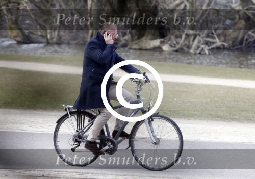 Amsterdam 28 maart 2013
Frans v Maarschalkerwaart op de fiets in het vondelpark.
Peter Smulders bv