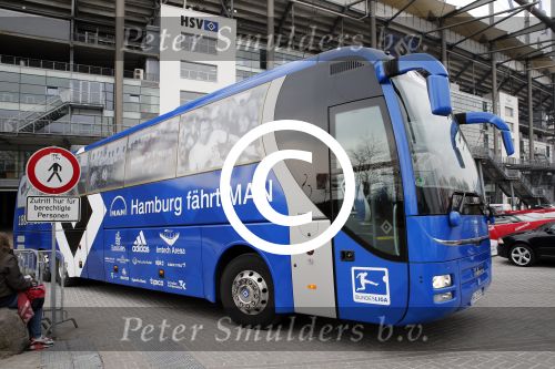 Hamburg 9 april 2013
Spelersbus HSV rijdt weg bij stadion
Peter Smulders bv