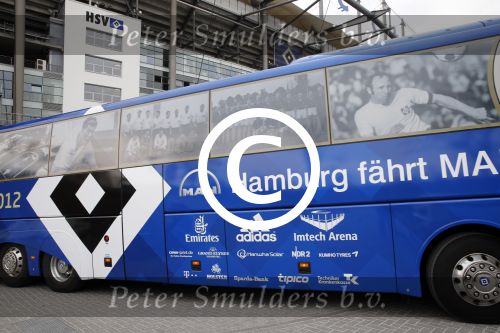 Hamburg 9 april 2013
Spelersbus HSV rijdt weg bij stadion
Peter Smulders bv