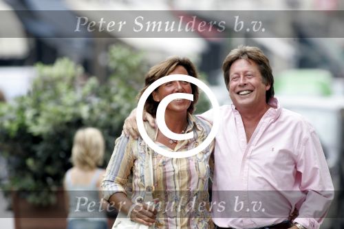 Amsterdam 21 juli 2004
Hans Kazan verliefd met vrouw op PC Hooftstraat
Peter Smulders bv