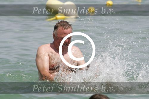 Sant tropez 25 juli 
Harry Mens in zee met zijn kinderen.