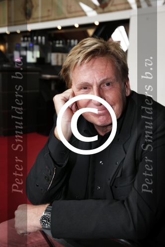 Amsterdam 11 april 2013
Presentatie boek over/van Barry Stevens in Carre. Hennie Huisman
Peter Smulders bv