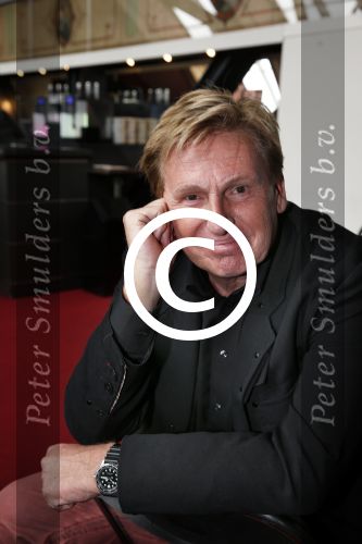 Amsterdam 11 april 2013
Presentatie boek over/van Barry Stevens in Carre. Hennie Huisman
Peter Smulders bv