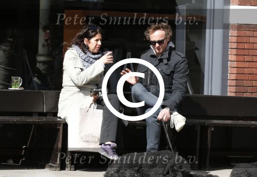 Amsterdam 18 april 2013
Isa Hoes met een kennis/vriend op terras en wandelen met honden.
Peter Smulders bv