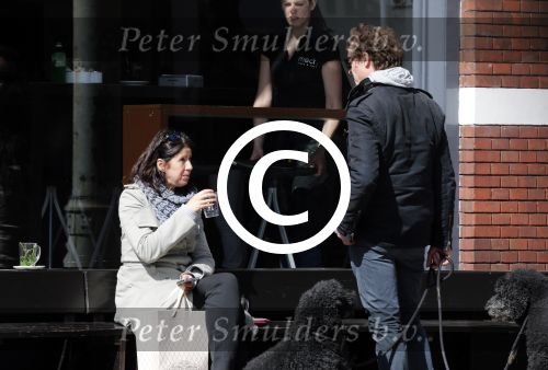 Amsterdam 18 april 2013
Isa Hoes met een kennis/vriend op terras en wandelen met honden.
Peter Smulders bv