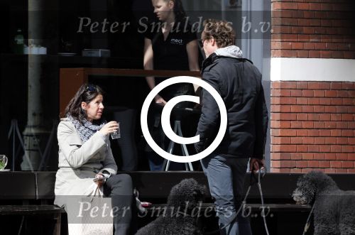 Amsterdam 18 april 2013
Isa Hoes met een kennis/vriend op terras en wandelen met honden.
Peter Smulders bv