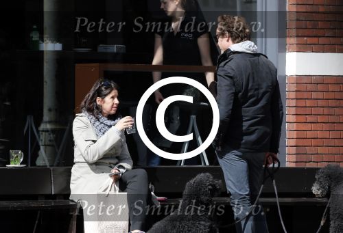 Amsterdam 18 april 2013
Isa Hoes met een kennis/vriend op terras en wandelen met honden.
Peter Smulders bv