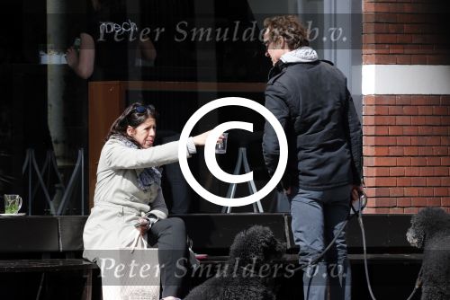 Amsterdam 18 april 2013
Isa Hoes met een kennis/vriend op terras en wandelen met honden.
Peter Smulders bv