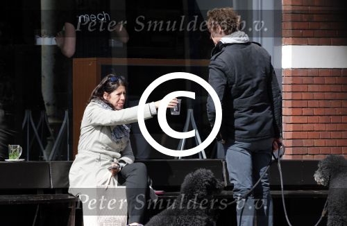 Amsterdam 18 april 2013
Isa Hoes met een kennis/vriend op terras en wandelen met honden.
Peter Smulders bv