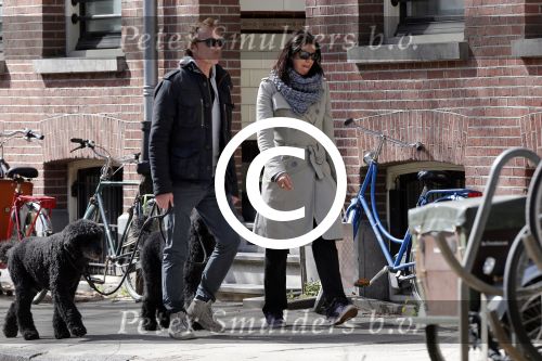 Amsterdam 18 april 2013
Isa Hoes met een kennis/vriend op terras en wandelen met honden.
Peter Smulders bv