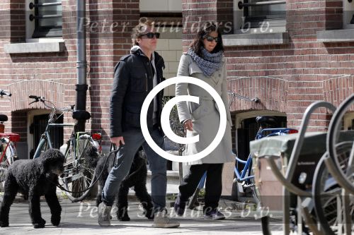 Amsterdam 18 april 2013
Isa Hoes met een kennis/vriend op terras en wandelen met honden.
Peter Smulders bv