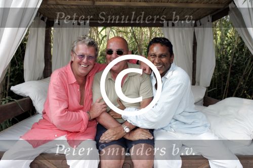 St Tropez 24 juli 2004
Jan des Bouvrie en Bert v d Leden bij Nikki Beach.
Peter Smulders bv