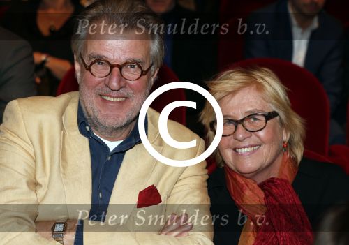 Amsterdam 2 april 2013
Liesbeth List krijgt uit handen van Mies Bouwman de radio Nostalgia ouvre award in het nieuwe de la mar theater. Jeroen en Herma Krabbe
Peter Smulders bv
