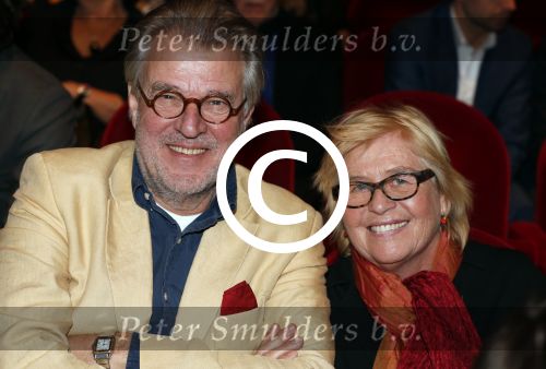 Amsterdam 2 april 2013
Liesbeth List krijgt uit handen van Mies Bouwman de radio Nostalgia ouvre award in het nieuwe de la mar theater. Jeroen en Herma Krabbe
Peter Smulders bv
