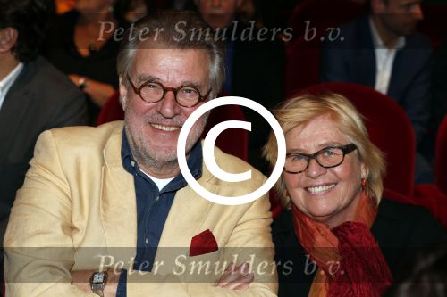 Amsterdam 2 april 2013
Liesbeth List krijgt uit handen van Mies Bouwman de radio Nostalgia ouvre award in het nieuwe de la mar theater. Jeroen en Herma Krabbe
Peter Smulders bv
