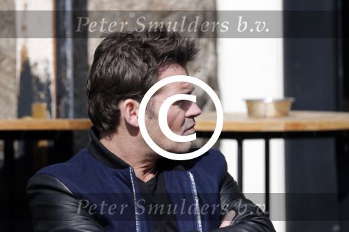 Amsterdam 3 april 2013
Jeroen v d Boom en Beau v Erven Dorens op terras.
Peter Smulders bv