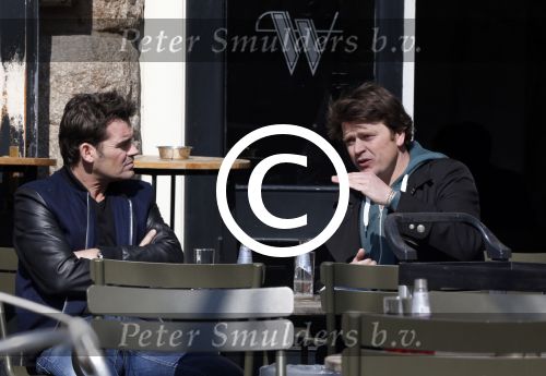 Amsterdam 3 april 2013
Jeroen v d Boom en Beau v Erven Dorens op terras.
Peter Smulders bv