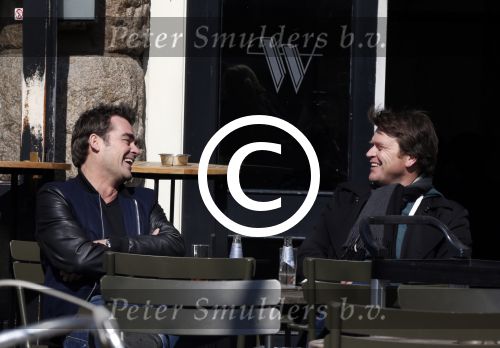 Amsterdam 3 april 2013
Jeroen v d Boom en Beau v Erven Dorens op terras.
Peter Smulders bv