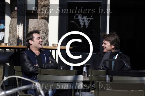 Amsterdam 3 april 2013
Jeroen v d Boom en Beau v Erven Dorens op terras.
Peter Smulders bv