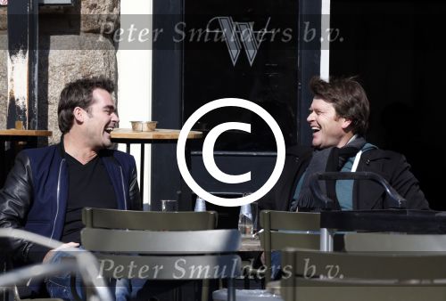 Amsterdam 3 april 2013
Jeroen v d Boom en Beau v Erven Dorens op terras.
Peter Smulders bv