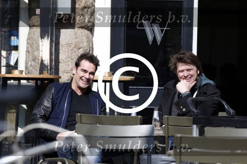 Amsterdam 3 april 2013
Jeroen v d Boom en Beau v Erven Dorens op terras.
Peter Smulders bv