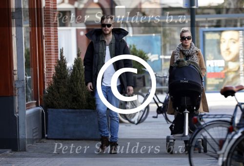 Amsterdam 7 april 2013
Jim Bakkum en Bettina Holwerda achter kinderwagen.
Peter Smulders bv