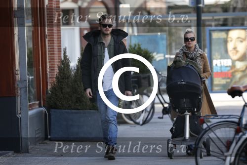 Amsterdam 7 april 2013
Jim Bakkum en Bettina Holwerda achter kinderwagen.
Peter Smulders bv