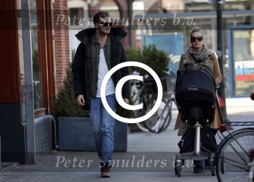 Amsterdam 7 april 2013
Jim Bakkum en Bettina Holwerda achter kinderwagen.
Peter Smulders bv
