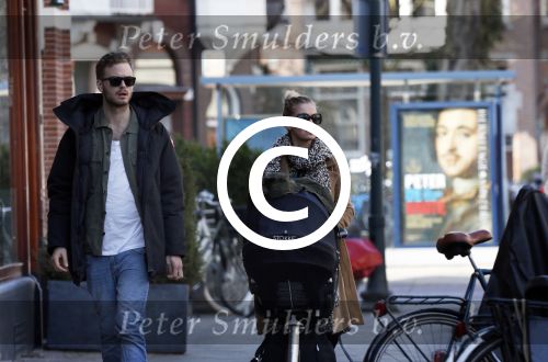 Amsterdam 7 april 2013
Jim Bakkum en Bettina Holwerda achter kinderwagen.
Peter Smulders bv