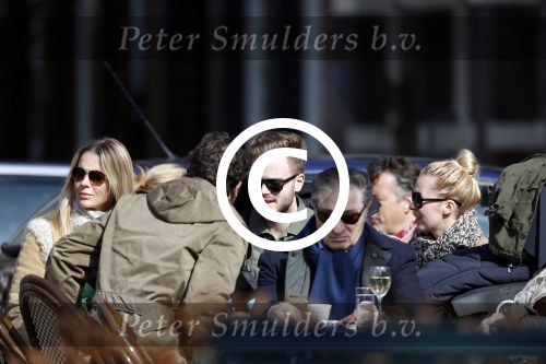 Amsterdam 7 april 2013
Jim Bakkum en Bettina Holwerda en Chantal janzen met Marco samen op terras.
Peter Smulders bv
