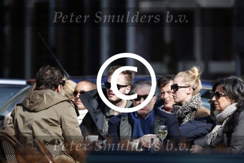 Amsterdam 7 april 2013
Jim Bakkum en Bettina Holwerda en Chantal janzen met Marco samen op terras.
Peter Smulders bv