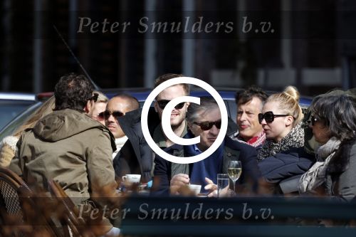 Amsterdam 7 april 2013
Jim Bakkum en Bettina Holwerda en Chantal janzen met Marco samen op terras.
Peter Smulders bv