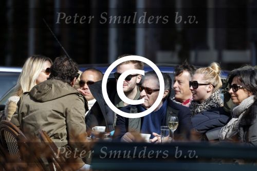 Amsterdam 7 april 2013
Jim Bakkum en Bettina Holwerda en Chantal janzen met Marco samen op terras.
Peter Smulders bv