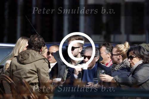 Amsterdam 7 april 2013
Jim Bakkum en Bettina Holwerda en Chantal janzen met Marco samen op terras.
Peter Smulders bv