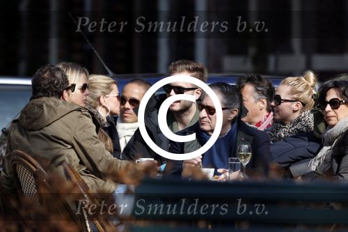Amsterdam 7 april 2013
Jim Bakkum en Bettina Holwerda en Chantal janzen met Marco samen op terras.
Peter Smulders bv