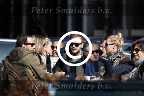 Amsterdam 7 april 2013
Jim Bakkum en Bettina Holwerda en Chantal janzen met Marco samen op terras.
Peter Smulders bv